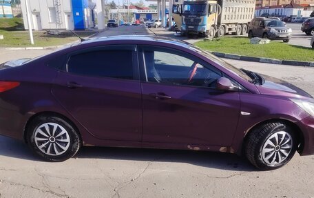 Hyundai Solaris II рестайлинг, 2011 год, 700 000 рублей, 3 фотография
