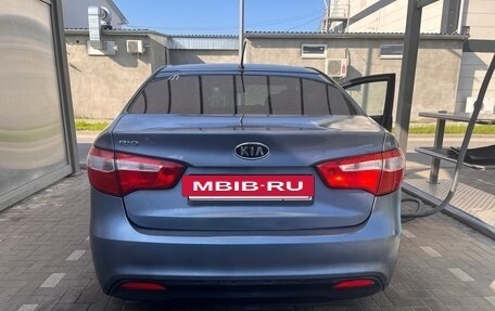 KIA Rio III рестайлинг, 2013 год, 900 000 рублей, 2 фотография