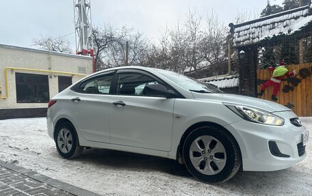 Hyundai Solaris II рестайлинг, 2013 год, 820 000 рублей, 24 фотография