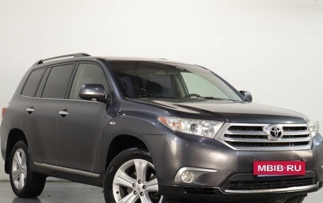 Toyota Highlander III, 2013 год, 1 949 000 рублей, 2 фотография