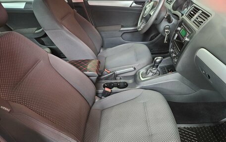 Volkswagen Jetta VI, 2012 год, 1 097 000 рублей, 11 фотография