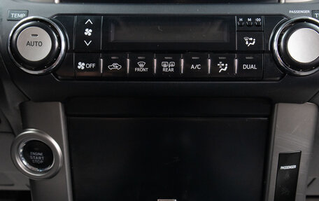 Toyota Land Cruiser Prado 150 рестайлинг 2, 2012 год, 2 899 000 рублей, 13 фотография