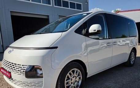 Hyundai Staria, 2021 год, 4 990 000 рублей, 1 фотография