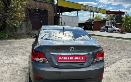 Hyundai Solaris II рестайлинг, 2011 год, 820 000 рублей, 4 фотография