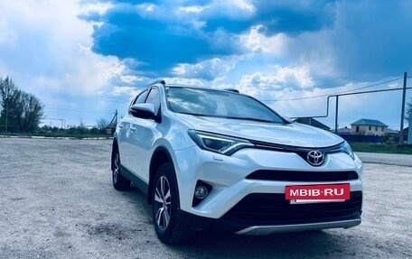 Toyota RAV4, 2019 год, 2 890 000 рублей, 2 фотография