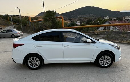 Hyundai Solaris II рестайлинг, 2017 год, 1 220 000 рублей, 2 фотография