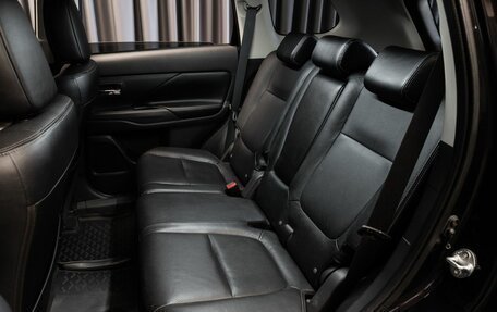 Mitsubishi Outlander III рестайлинг 3, 2012 год, 1 690 000 рублей, 8 фотография