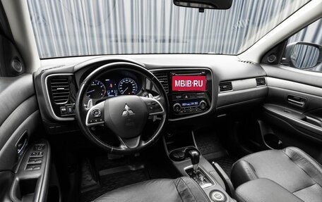 Mitsubishi Outlander III рестайлинг 3, 2012 год, 1 690 000 рублей, 10 фотография