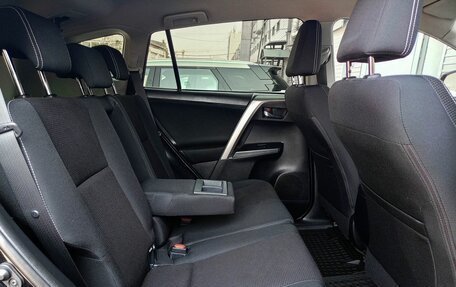 Toyota RAV4, 2019 год, 2 360 000 рублей, 10 фотография