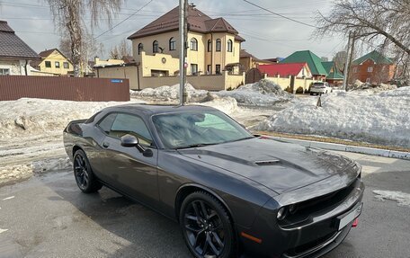 Dodge Challenger III рестайлинг 2, 2019 год, 3 450 000 рублей, 1 фотография