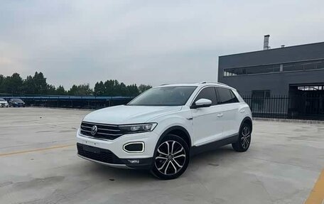 Volkswagen T-Roc I, 2023 год, 1 810 000 рублей, 1 фотография