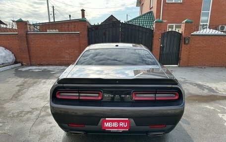 Dodge Challenger III рестайлинг 2, 2019 год, 3 450 000 рублей, 8 фотография