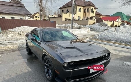 Dodge Challenger III рестайлинг 2, 2019 год, 3 450 000 рублей, 3 фотография