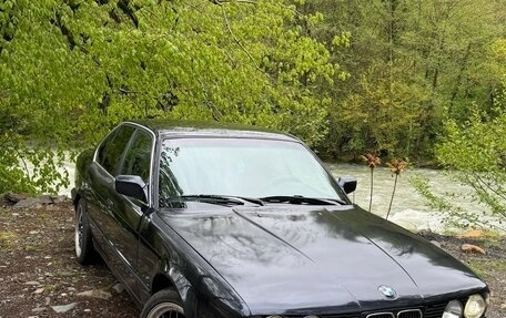 BMW 5 серия, 1988 год, 450 000 рублей, 3 фотография