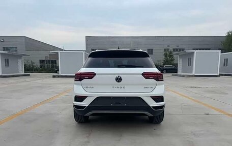 Volkswagen T-Roc I, 2023 год, 1 810 000 рублей, 5 фотография