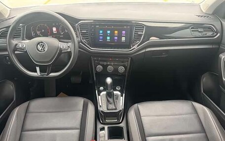 Volkswagen T-Roc I, 2023 год, 1 810 000 рублей, 8 фотография