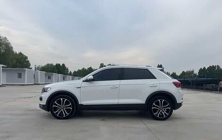 Volkswagen T-Roc I, 2023 год, 1 810 000 рублей, 3 фотография