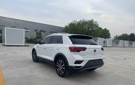 Volkswagen T-Roc I, 2023 год, 1 810 000 рублей, 4 фотография