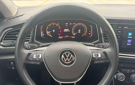 Volkswagen T-Roc I, 2023 год, 1 810 000 рублей, 10 фотография