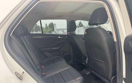 Volkswagen T-Roc I, 2023 год, 1 810 000 рублей, 13 фотография