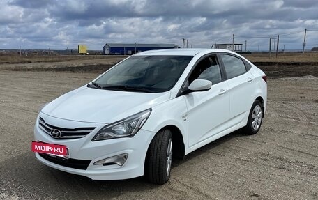 Hyundai Solaris II рестайлинг, 2016 год, 950 000 рублей, 3 фотография