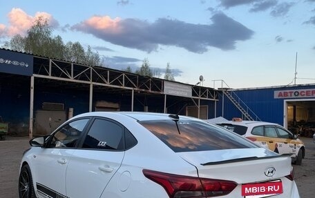 Hyundai Solaris II рестайлинг, 2018 год, 800 000 рублей, 2 фотография