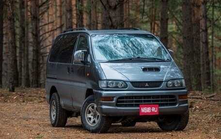 Mitsubishi Space Gear I рестайлинг, 2000 год, 1 600 000 рублей, 1 фотография