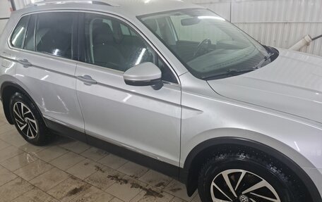 Volkswagen Tiguan II, 2018 год, 2 200 000 рублей, 4 фотография