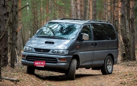 Mitsubishi Space Gear I рестайлинг, 2000 год, 1 600 000 рублей, 4 фотография