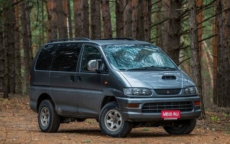 Mitsubishi Space Gear I рестайлинг, 2000 год, 1 600 000 рублей, 2 фотография