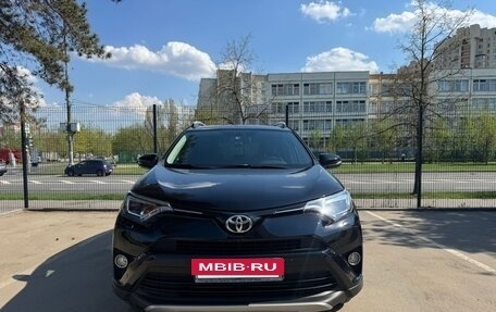 Toyota RAV4, 2018 год, 2 700 000 рублей, 2 фотография