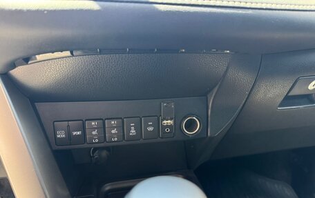 Toyota RAV4, 2018 год, 2 700 000 рублей, 21 фотография
