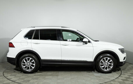 Volkswagen Tiguan II, 2018 год, 2 500 000 рублей, 4 фотография