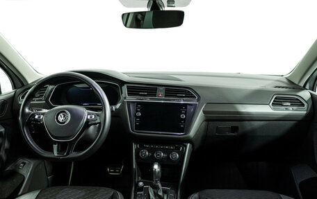 Volkswagen Tiguan II, 2018 год, 2 500 000 рублей, 13 фотография