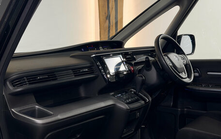Honda Stepwgn IV, 2020 год, 2 300 000 рублей, 12 фотография