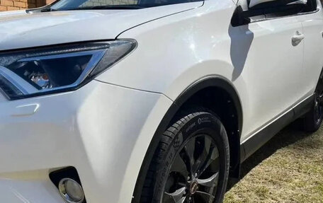 Toyota RAV4, 2017 год, 2 350 000 рублей, 3 фотография