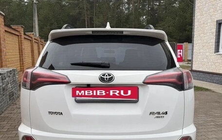 Toyota RAV4, 2017 год, 2 350 000 рублей, 2 фотография