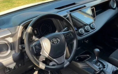 Toyota RAV4, 2017 год, 2 350 000 рублей, 6 фотография