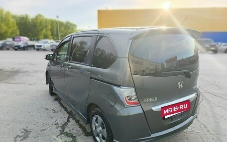Honda Freed I, 2012 год, 1 050 000 рублей, 6 фотография