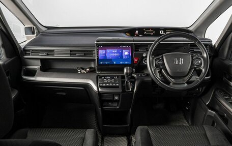 Honda Stepwgn IV, 2019 год, 2 450 000 рублей, 18 фотография
