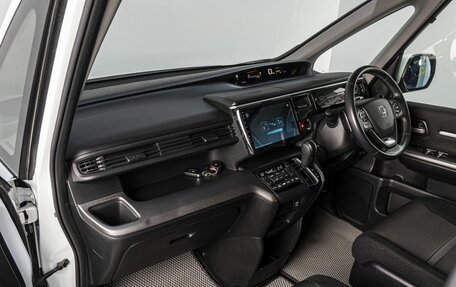 Honda Stepwgn IV, 2019 год, 2 450 000 рублей, 16 фотография