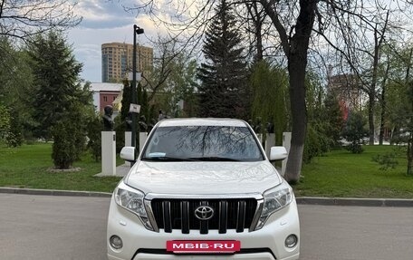 Toyota Land Cruiser Prado 150 рестайлинг 2, 2015 год, 3 500 000 рублей, 2 фотография