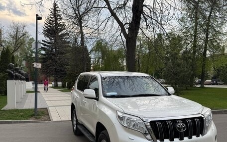 Toyota Land Cruiser Prado 150 рестайлинг 2, 2015 год, 3 500 000 рублей, 3 фотография
