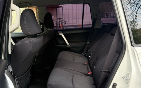 Toyota Land Cruiser Prado 150 рестайлинг 2, 2015 год, 3 500 000 рублей, 16 фотография