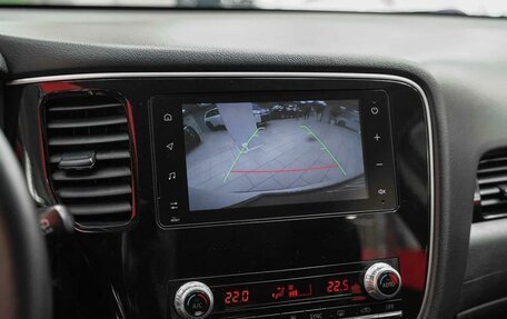 Mitsubishi Outlander III рестайлинг 3, 2020 год, 1 850 000 рублей, 10 фотография