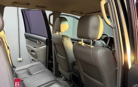 Toyota Land Cruiser Prado 120 рестайлинг, 2007 год, 2 700 000 рублей, 7 фотография