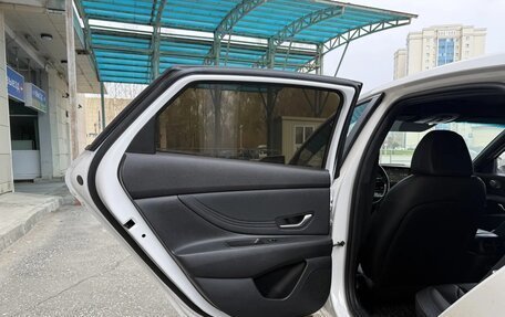 Hyundai Elantra, 2023 год, 1 750 000 рублей, 5 фотография