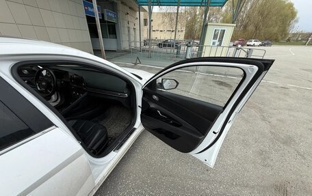 Hyundai Elantra, 2023 год, 1 750 000 рублей, 8 фотография