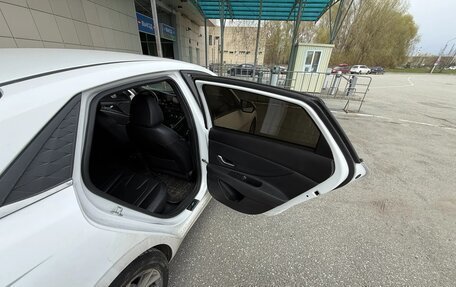 Hyundai Elantra, 2023 год, 1 750 000 рублей, 12 фотография