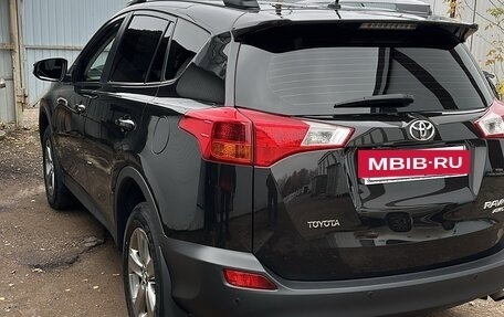 Toyota RAV4, 2015 год, 2 300 000 рублей, 4 фотография
